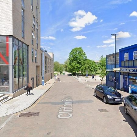 Super Studio With Two Bedrooms - Five Minutes From The Station! London Luaran gambar