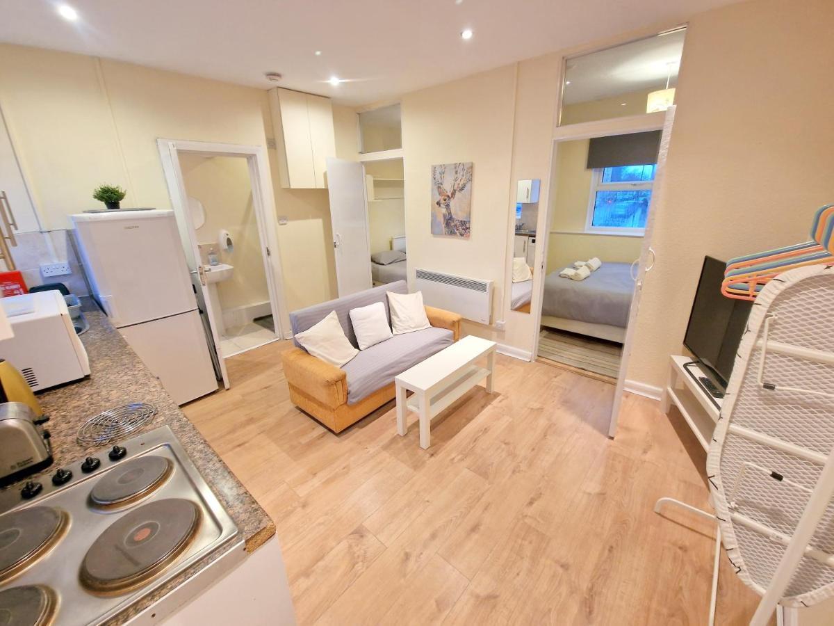 Super Studio With Two Bedrooms - Five Minutes From The Station! London Luaran gambar