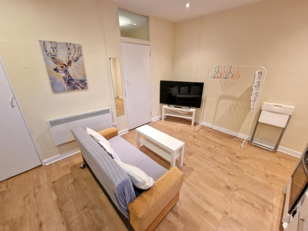 Super Studio With Two Bedrooms - Five Minutes From The Station! London Luaran gambar
